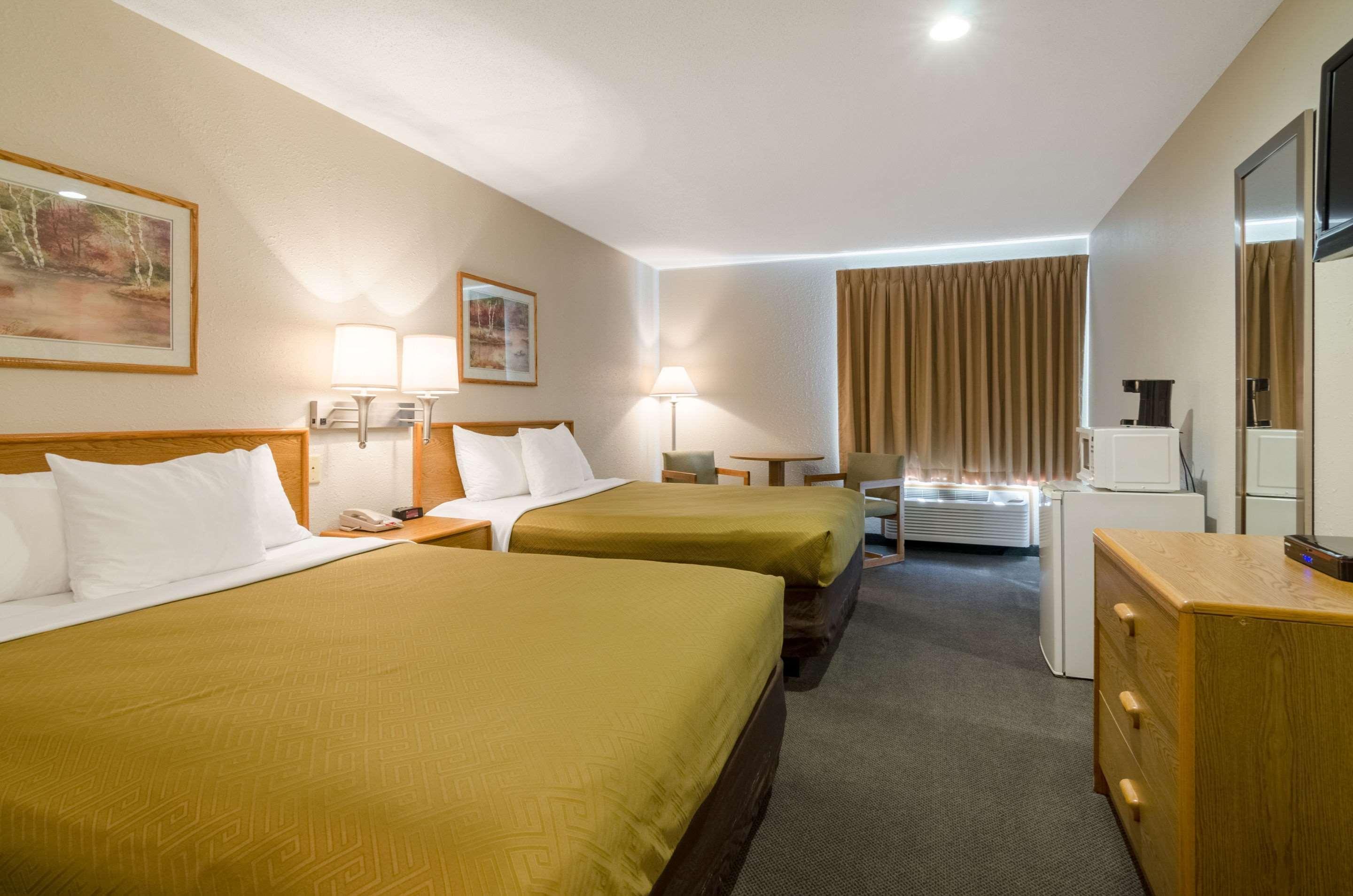 Rodeway Inn Ainsworth Екстер'єр фото