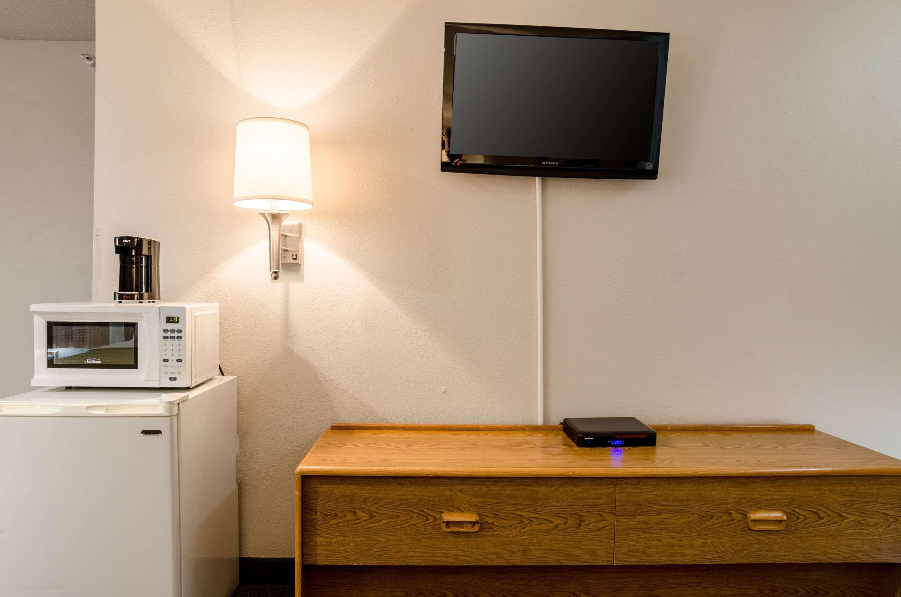 Rodeway Inn Ainsworth Екстер'єр фото