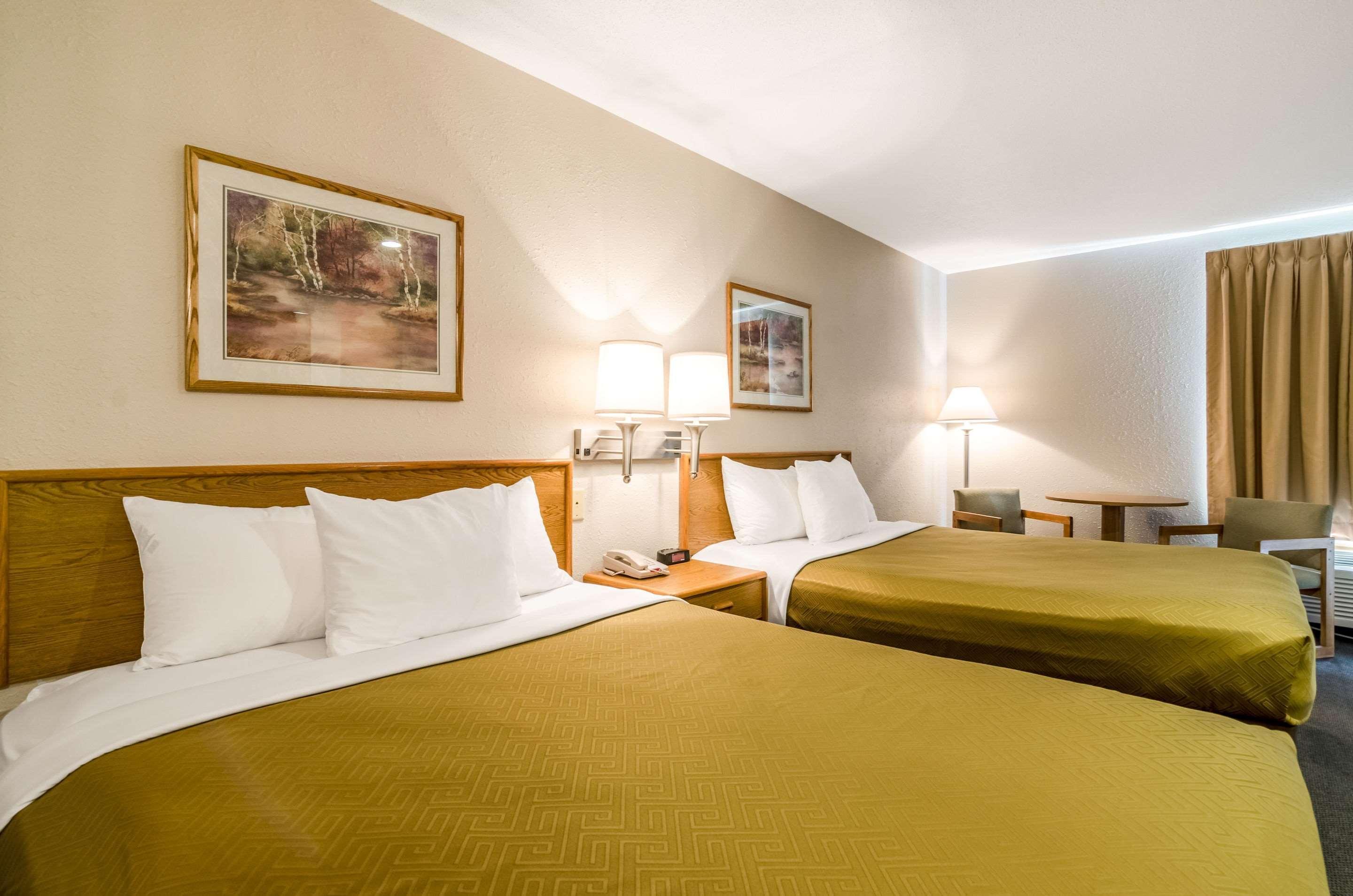 Rodeway Inn Ainsworth Екстер'єр фото