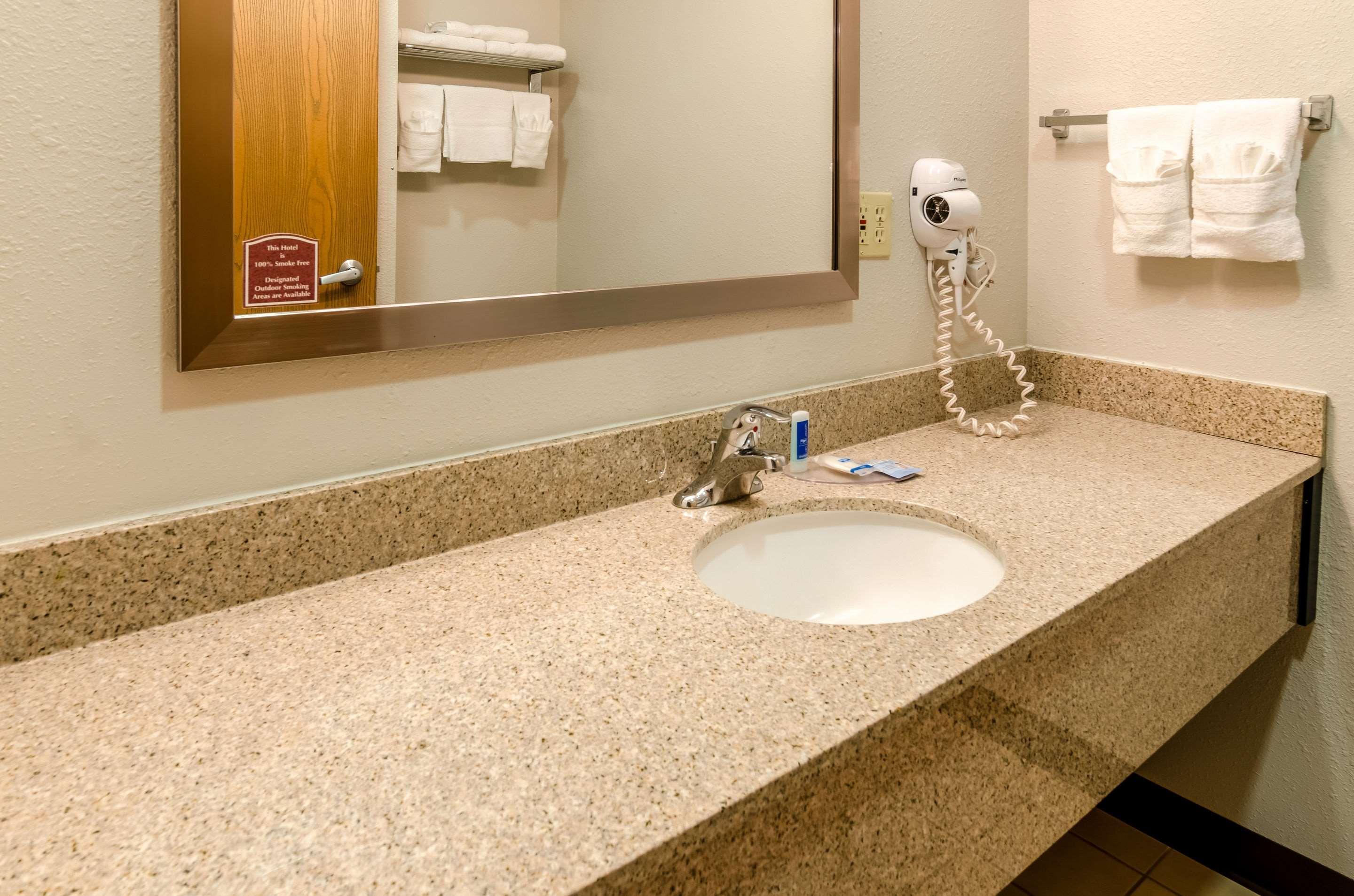 Rodeway Inn Ainsworth Екстер'єр фото