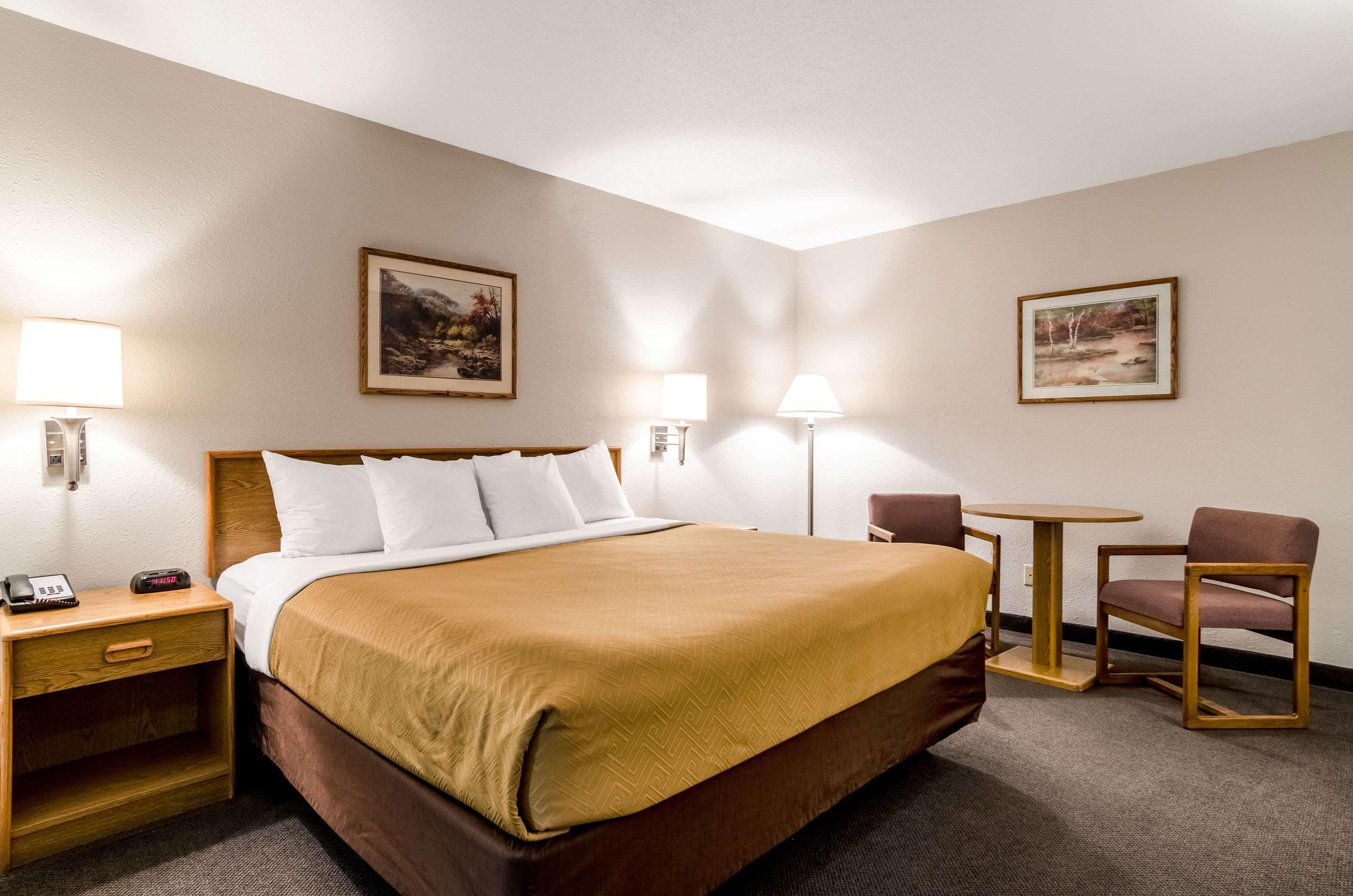 Rodeway Inn Ainsworth Екстер'єр фото