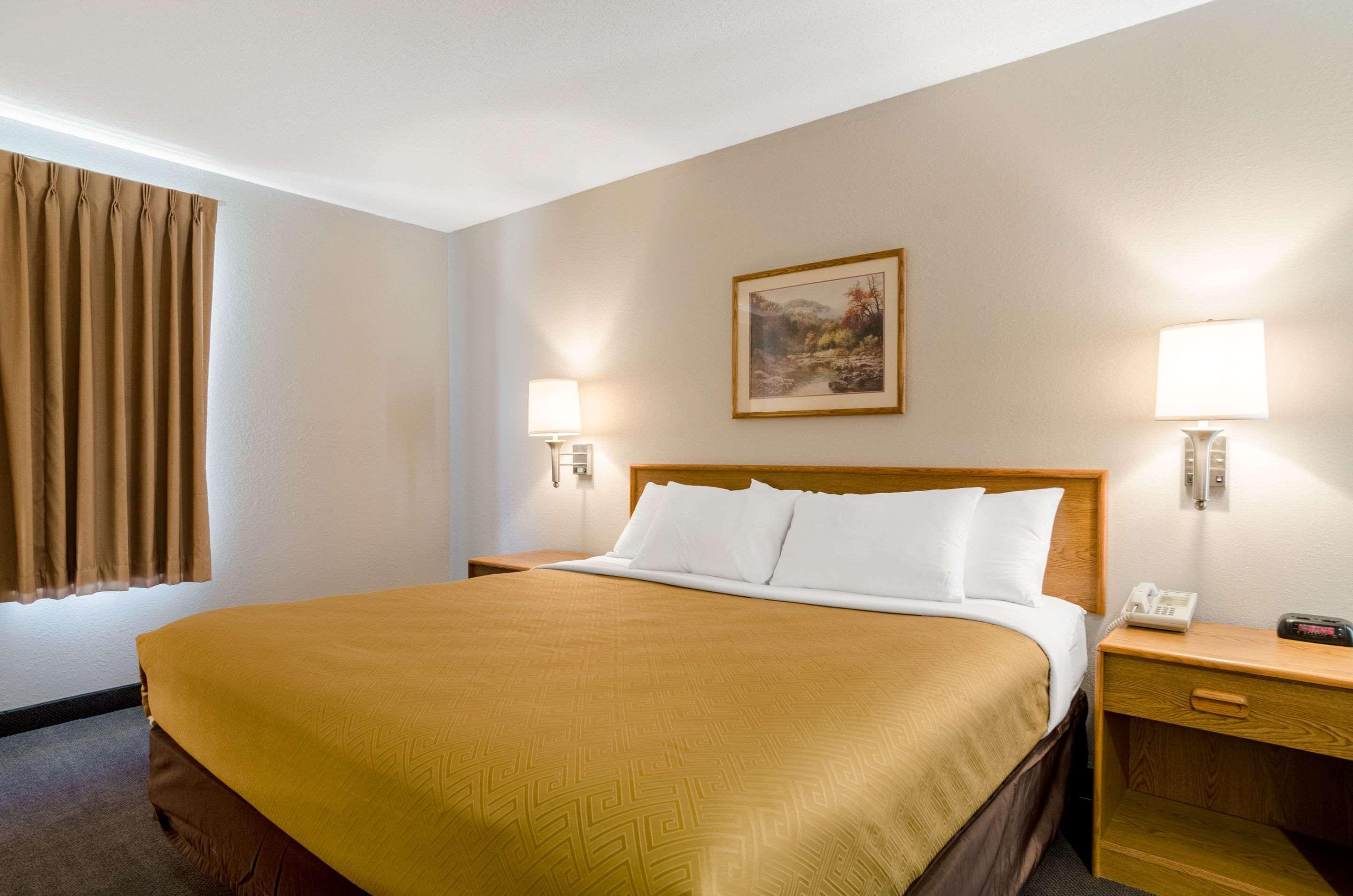 Rodeway Inn Ainsworth Екстер'єр фото