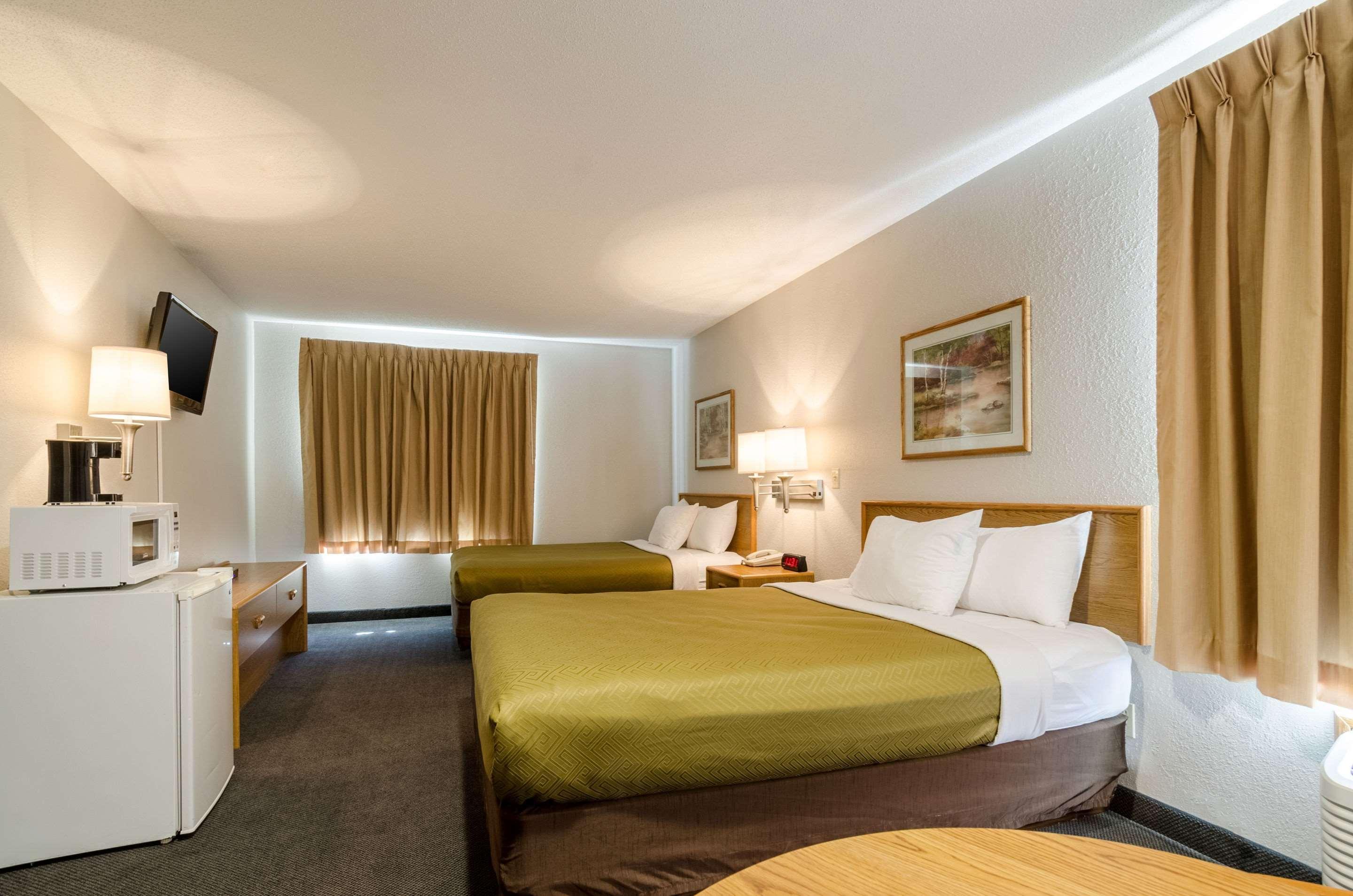 Rodeway Inn Ainsworth Екстер'єр фото