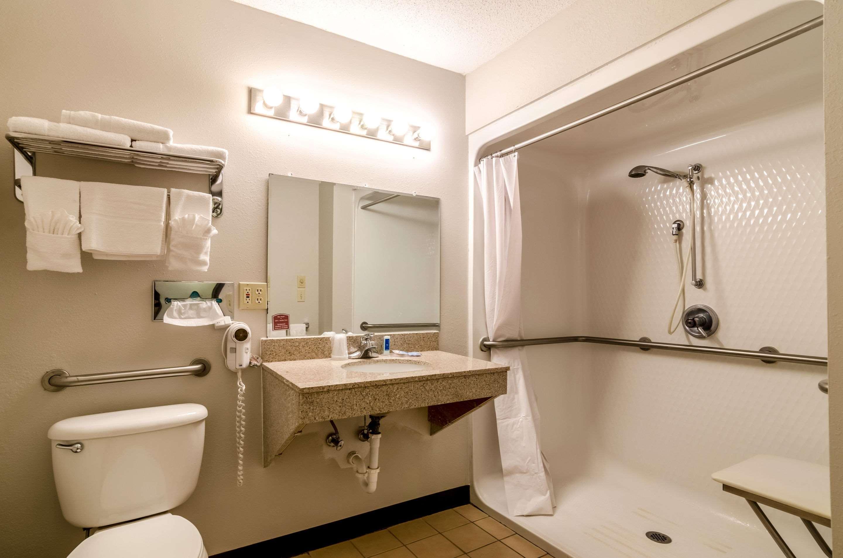 Rodeway Inn Ainsworth Екстер'єр фото