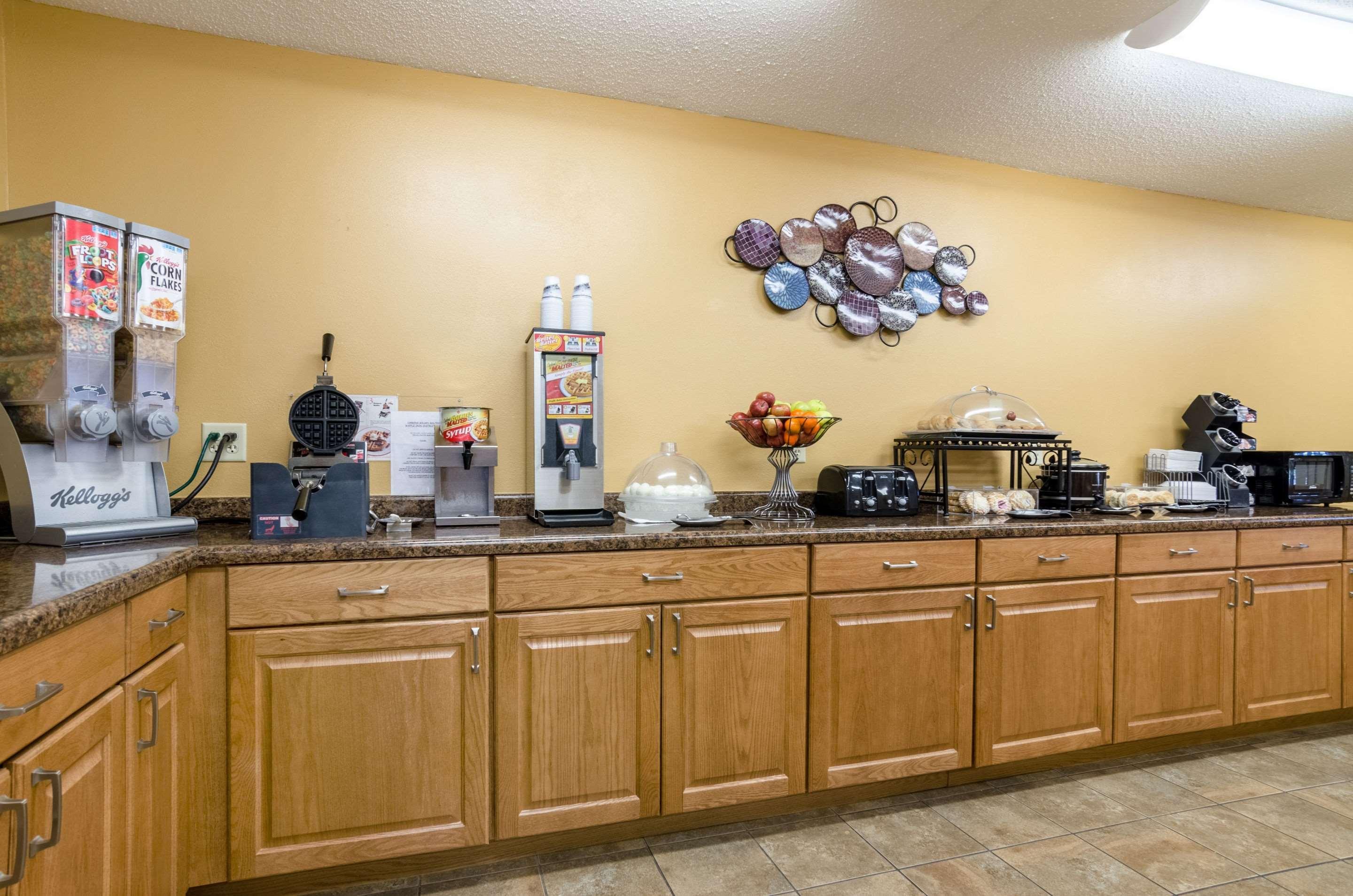 Rodeway Inn Ainsworth Екстер'єр фото