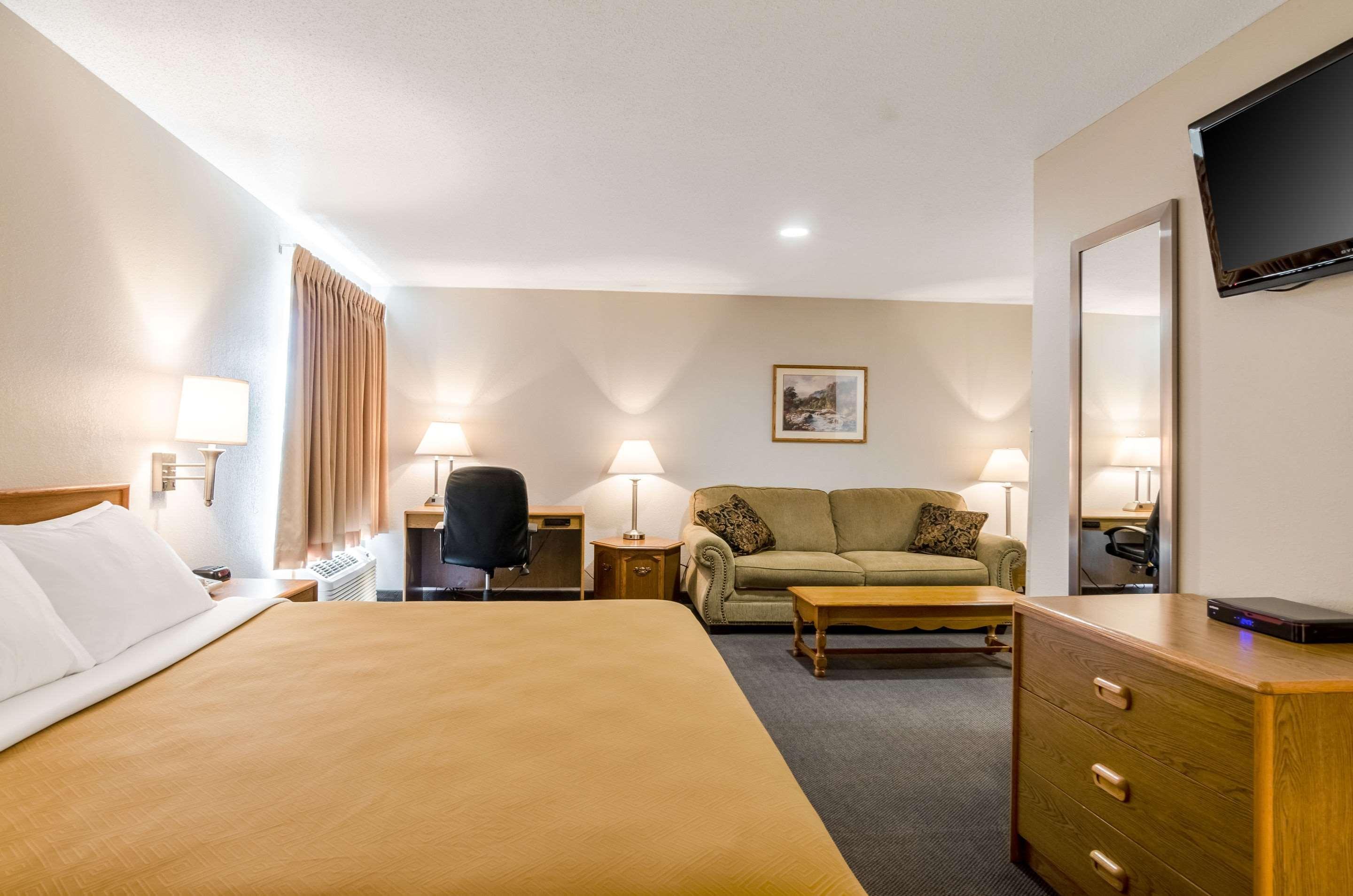 Rodeway Inn Ainsworth Екстер'єр фото
