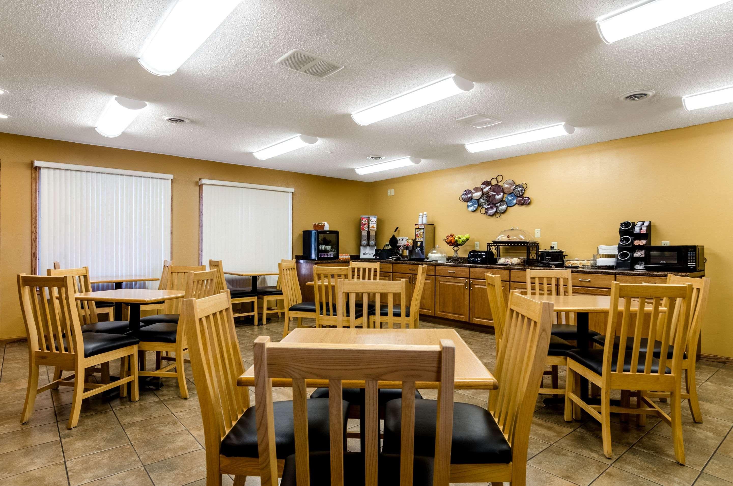Rodeway Inn Ainsworth Екстер'єр фото