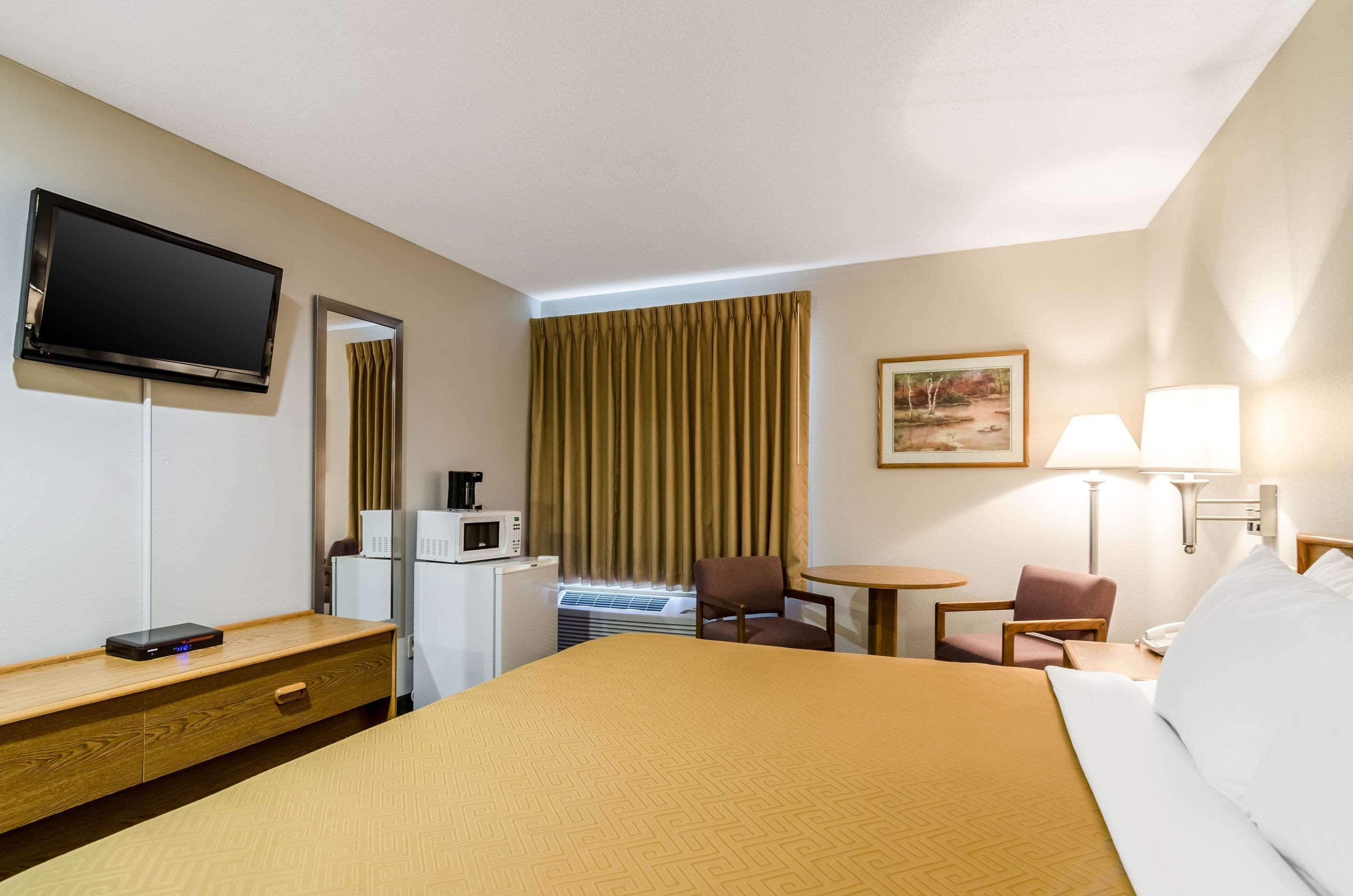 Rodeway Inn Ainsworth Екстер'єр фото