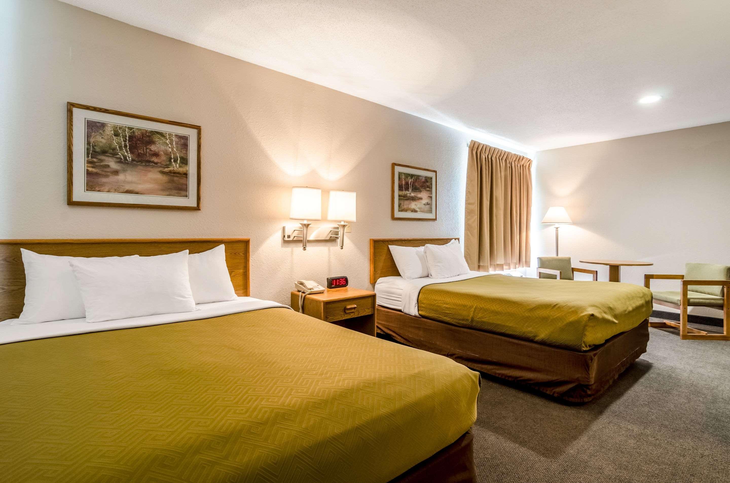 Rodeway Inn Ainsworth Екстер'єр фото