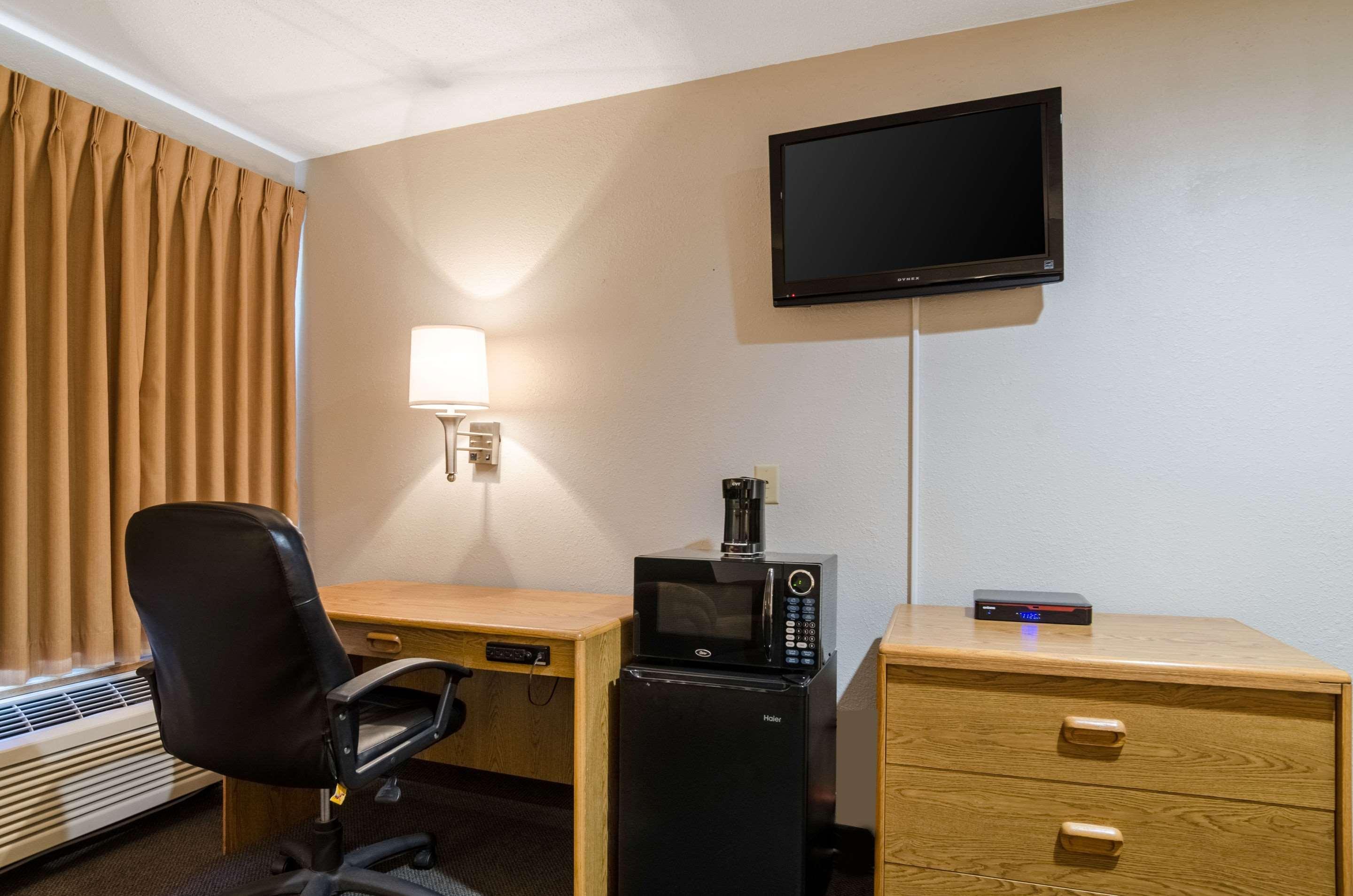 Rodeway Inn Ainsworth Екстер'єр фото