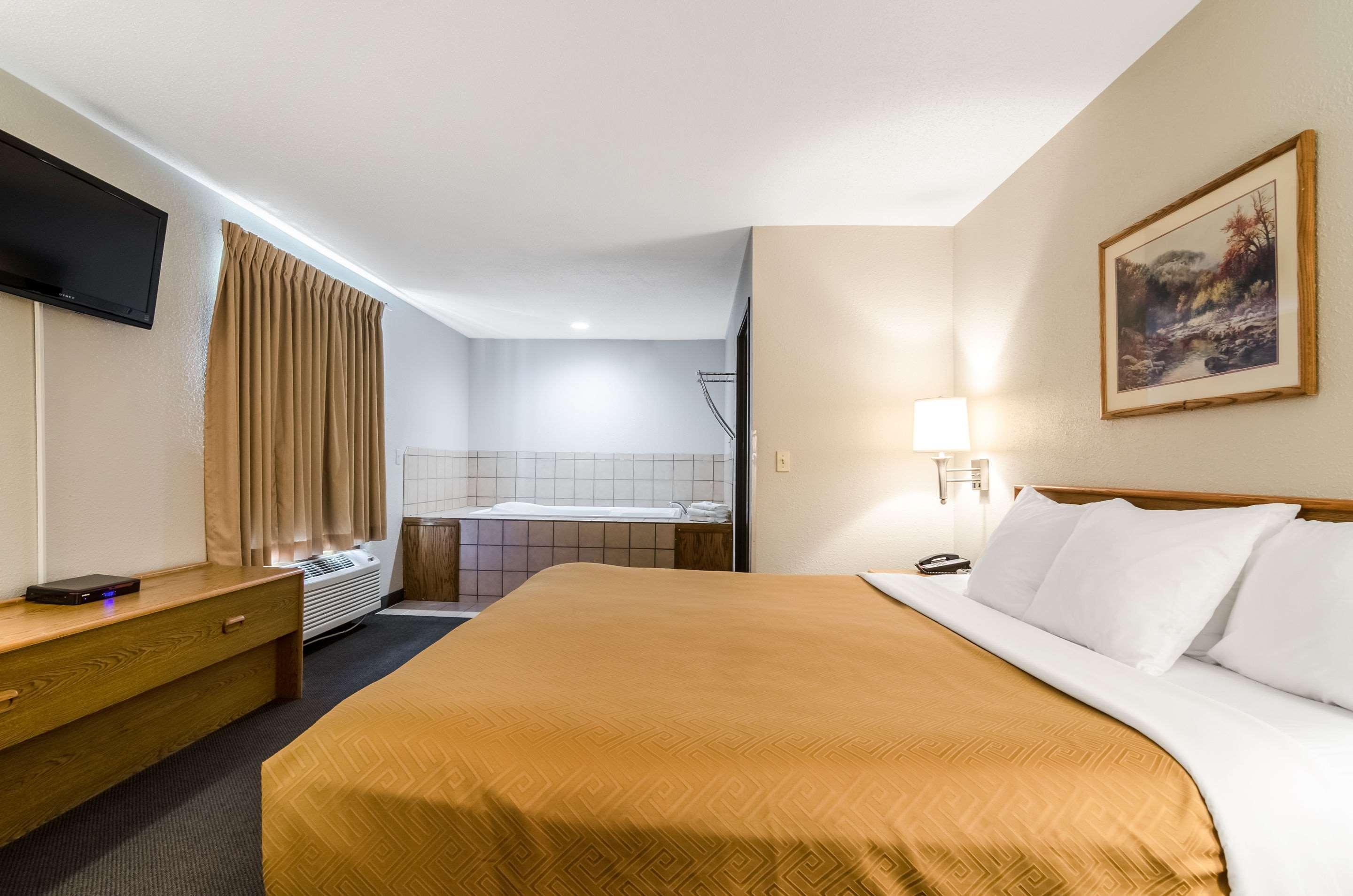 Rodeway Inn Ainsworth Екстер'єр фото