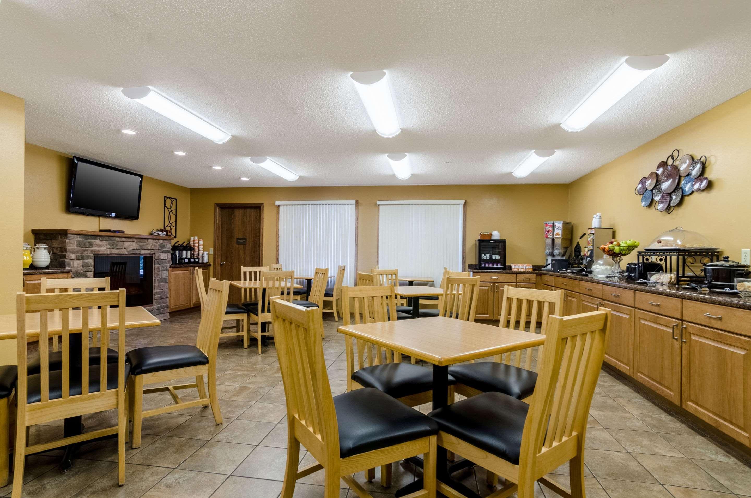Rodeway Inn Ainsworth Екстер'єр фото