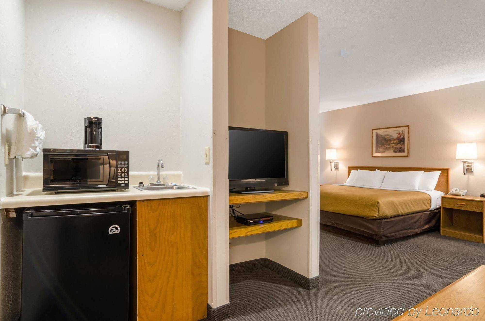 Rodeway Inn Ainsworth Екстер'єр фото